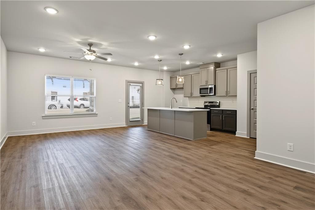 4 bedroom, 3 bathroom, 2,351 sq ft townhouse for sale at 4349 Fern River Bend 31, Norcross, GA 30093 — photo 6