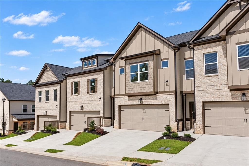 4 bedroom, 3 bathroom, 2,351 sq ft townhouse for sale at 4353 Fern River Bend 33, Norcross, GA 30093