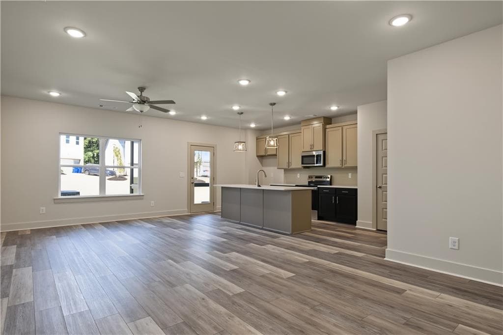 4 bedroom, 3 bathroom, 2,351 sq ft townhouse for sale at 4353 Fern River Bend 33, Norcross, GA 30093 — photo 5