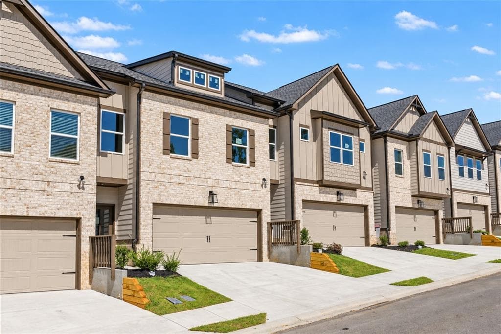 4 bedroom, 3 bathroom, 2,351 sq ft townhouse for sale at 4355 Fern River Bend 34, Norcross, GA 30093 — photo 2