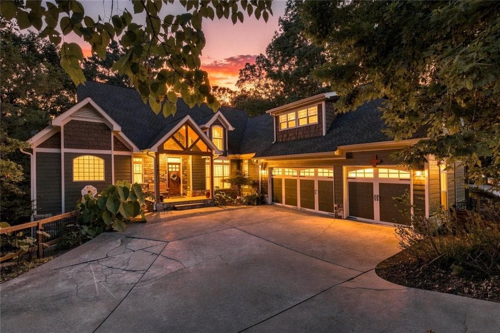 6 bedroom, 3 bathroom, 4,097 sq ft single family residence for sale at 251 White Antelope Street, Waleska, GA 30183