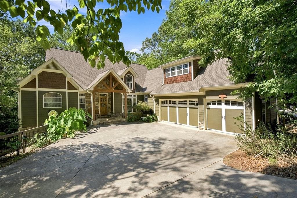 6 bedroom, 3 bathroom, 4,097 sq ft single family residence for sale at 251 White Antelope Street, Waleska, GA 30183 — photo 2