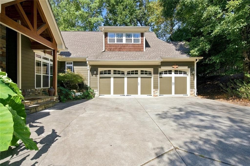6 bedroom, 3 bathroom, 4,097 sq ft single family residence for sale at 251 White Antelope Street, Waleska, GA 30183 — photo 4