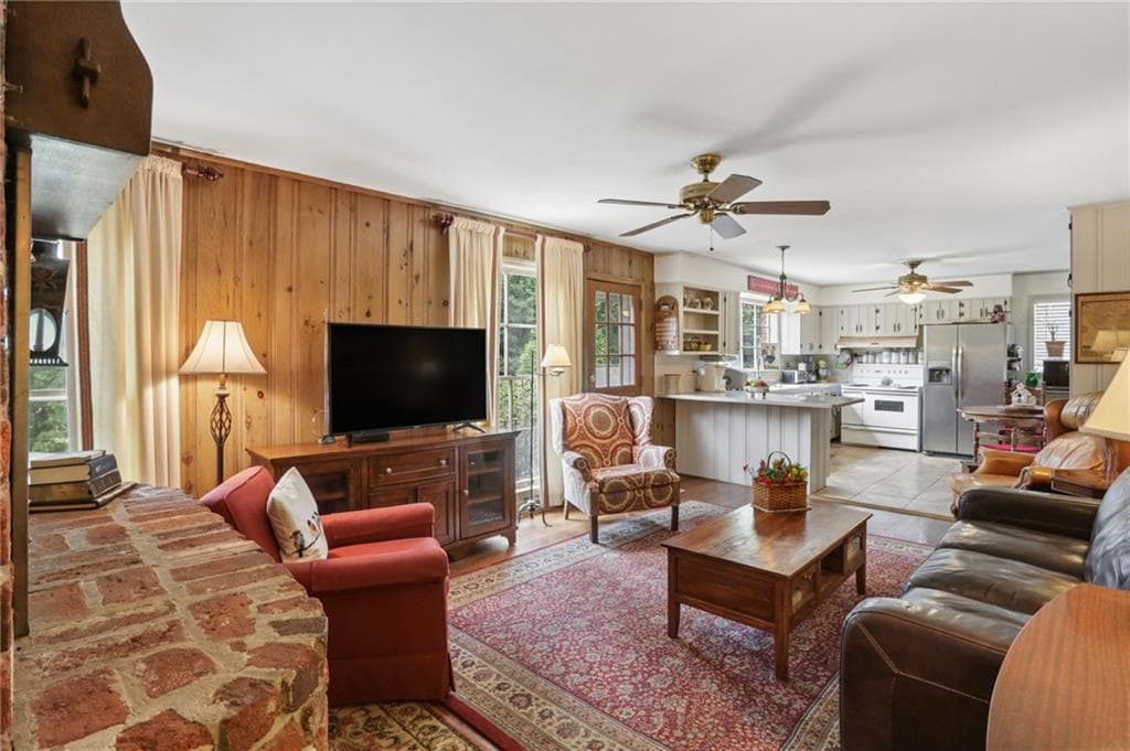 4 bedroom, 3 bathroom, 2,102 sq ft single family residence for sale at 645 Patrick Place, Sandy Springs, GA 30328 — photo 6