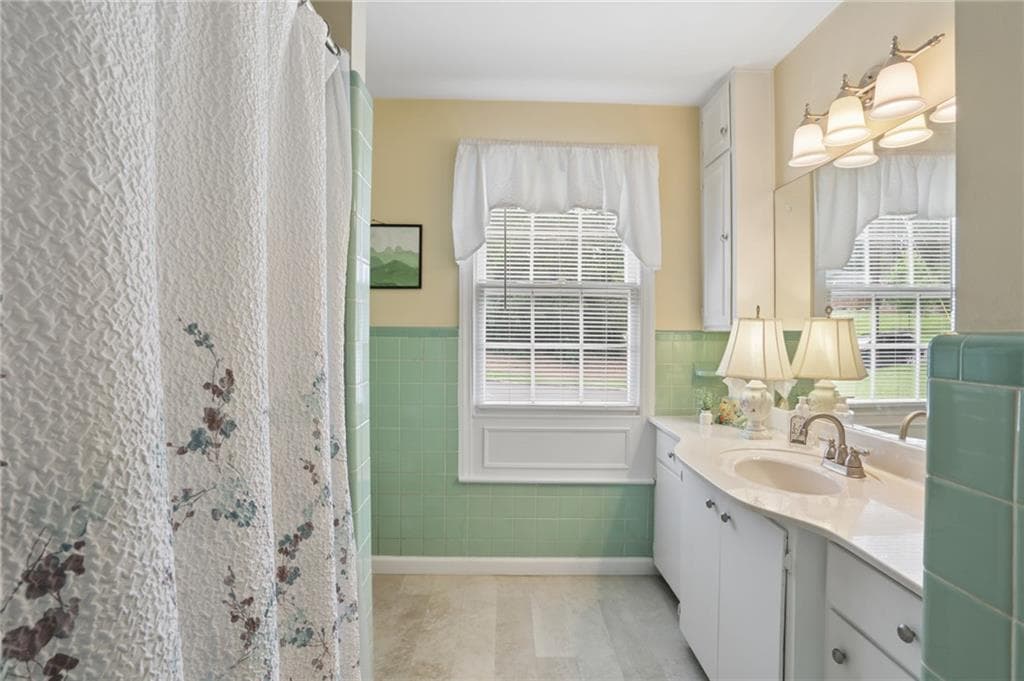 4 bedroom, 3 bathroom, 2,102 sq ft single family residence for sale at 645 Patrick Place, Sandy Springs, GA 30328 — photo 10