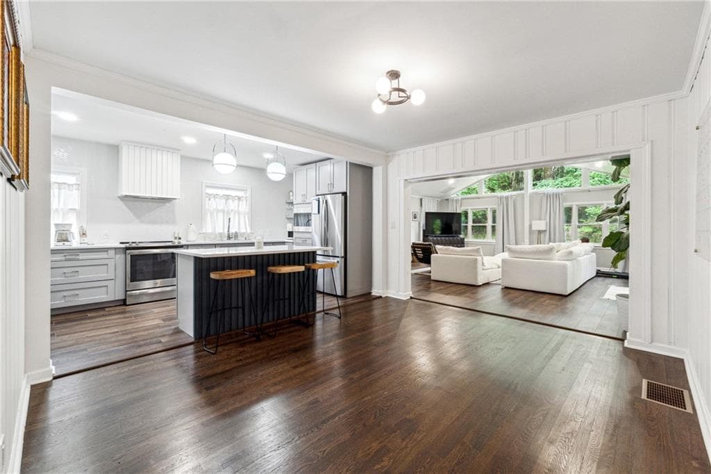 4 bedroom, 2 bathroom, 2,069 sq ft single family residence for rent at 1201 Poplar Grove Drive, Atlanta, GA 30306 for $4,900 a month — photo 5