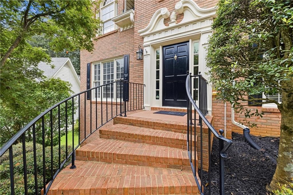 6 bedroom, 4 bathroom, 4,800 sq ft single family residence for sale at 810 Millvale Place, Lawrenceville, GA 30044 — photo 4
