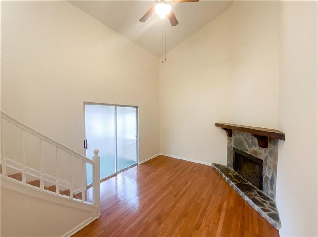2 bedroom, 2 bathroom, 908 sq ft condominium for sale at 311 Quail Run, Roswell, GA 30076 — photo 3
