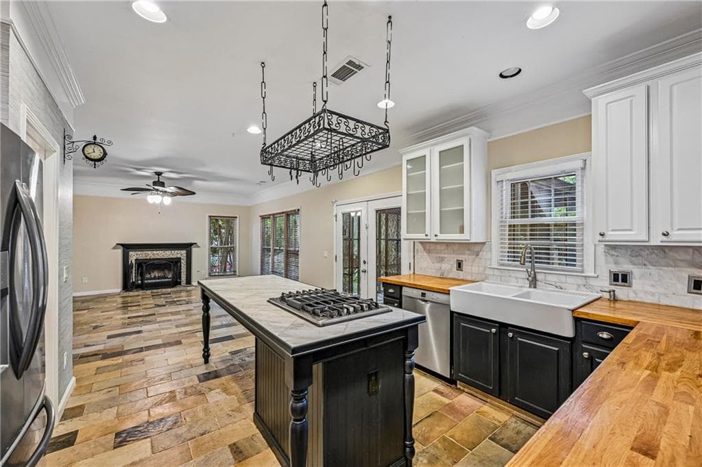 4 bedroom, 3 bathroom, 2,422 sq ft single family residence for sale at 8590 River Walk Landing, Johns Creek, GA 30024 — photo 7