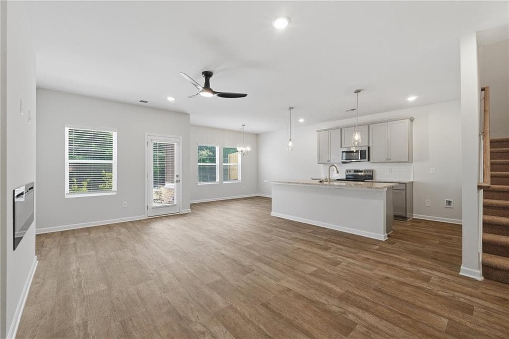 4 bedroom, 3 bathroom, 1,827 sq ft townhouse for sale at 3674 PARKWAY JAMES Drive, Snellville, GA 30039 — photo 4