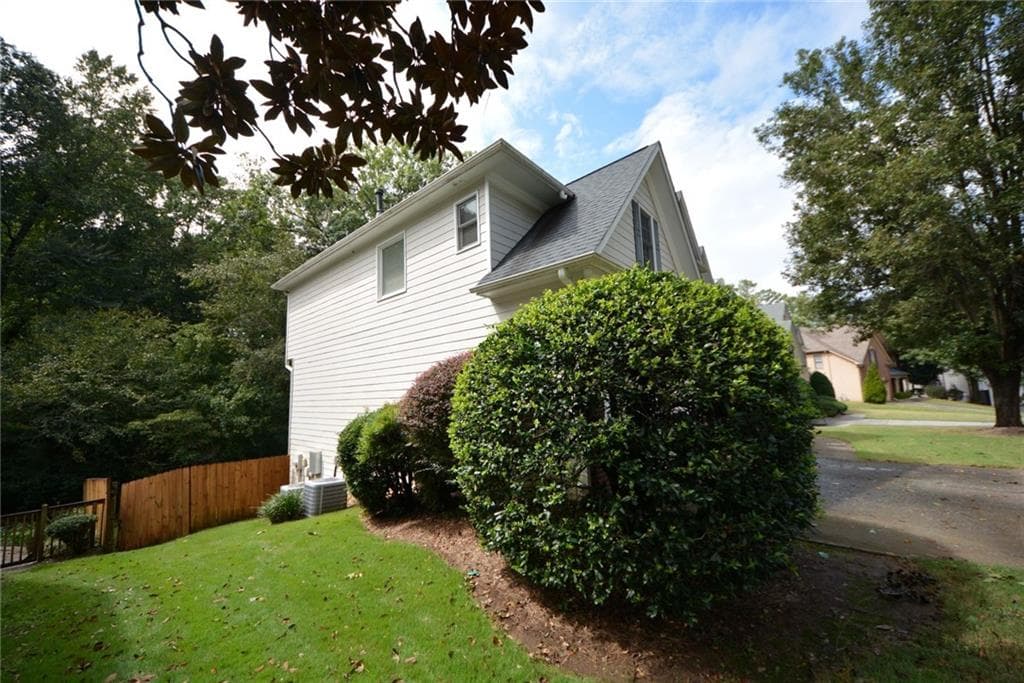 5 bedroom, 3 bathroom, 2,976 sq ft single family residence for rent at 3748 Hickory Manor Drive, Suwanee, GA 30024 for $3,200 a month — photo 3