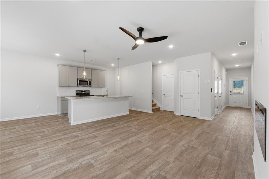 3 bedroom, 3 bathroom, 1,880 sq ft townhouse for sale at 3672 PARKWAY JAMES Drive, Snellville, GA 30039 — photo 7