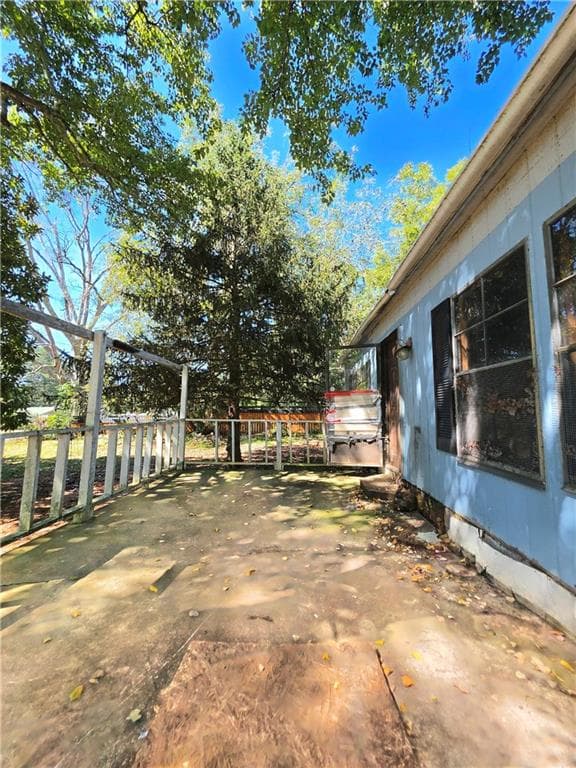 3 bedroom, 2 bathroom, 1,512 sq ft single family residence under contract at 1670 Lake Jodeco Road, Jonesboro, GA 30236 — photo 3