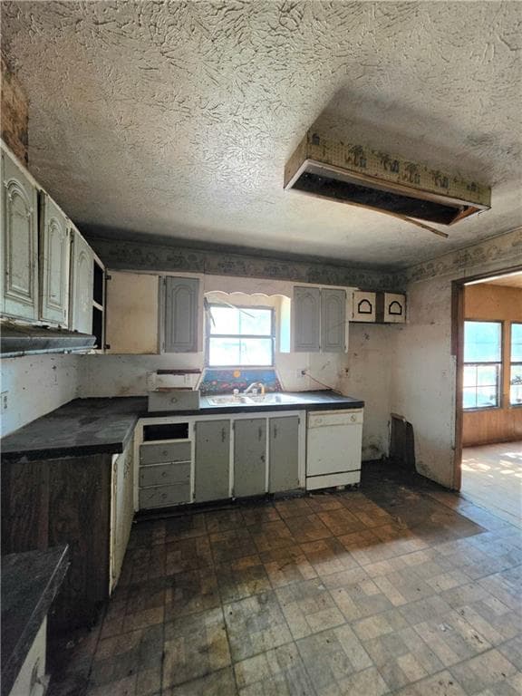 3 bedroom, 2 bathroom, 1,512 sq ft single family residence under contract at 1670 Lake Jodeco Road, Jonesboro, GA 30236 — photo 9