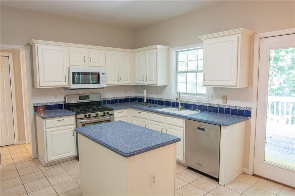 6 bedroom, 5 bathroom, 3,473 sq ft single family residence for sale at 2108 Brickton Crossing, Buford, GA 30518 — photo 10