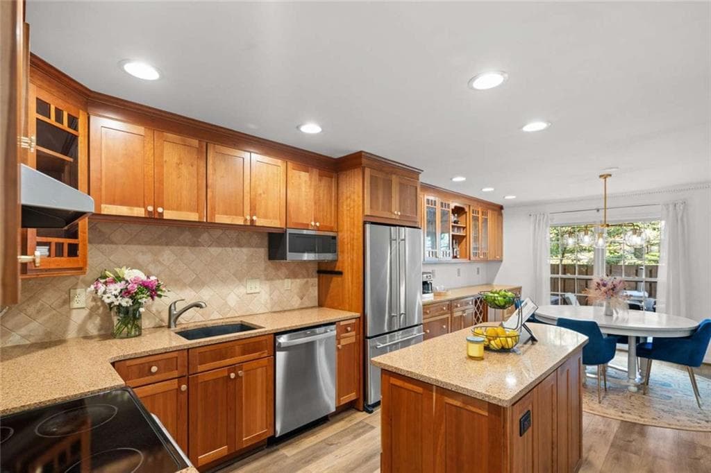 3 bedroom, 3 bathroom, 1,944 sq ft condominium for sale at 1105 Clairemont Avenue P, Decatur, GA 30030 — photo 2