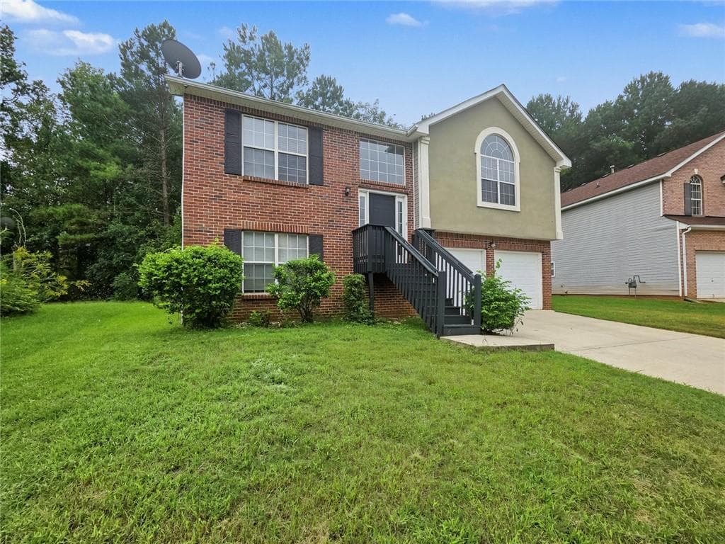 3 bedroom, 2 bathroom, 1,680 sq ft single family residence for sale at 6195 Idlewood Circle, Lithonia, GA 30038 — photo 2