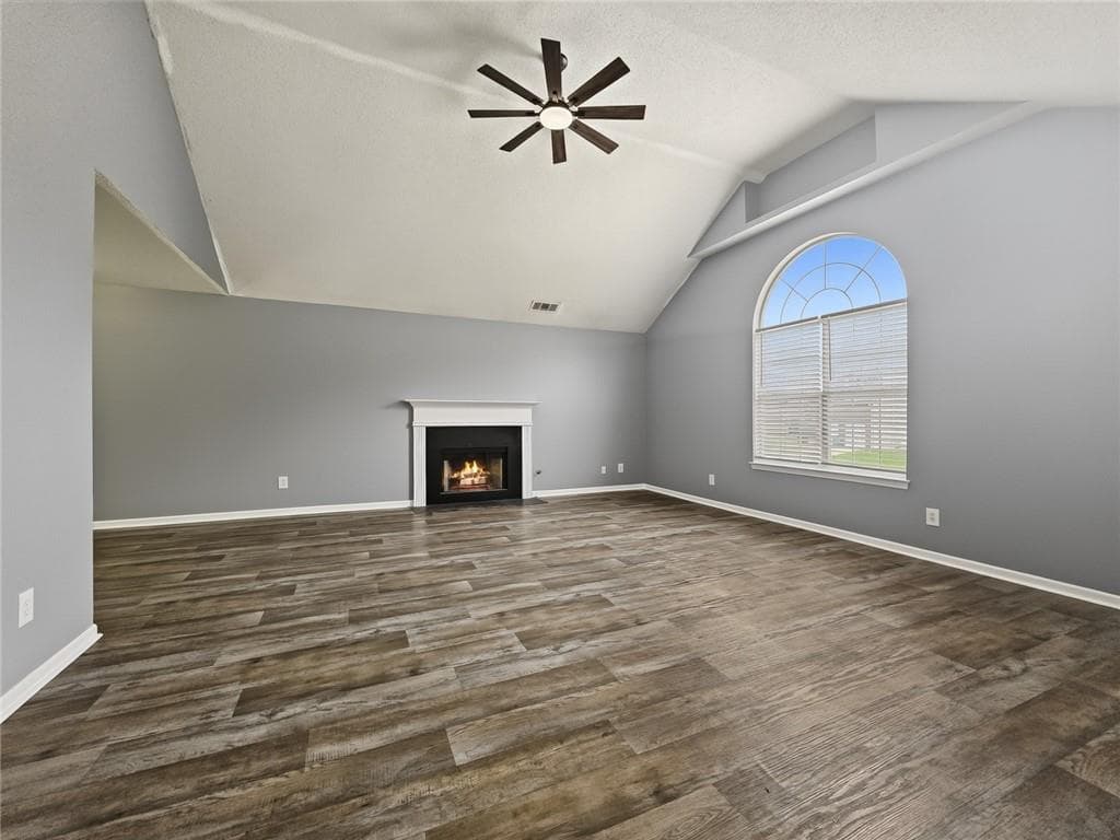3 bedroom, 2 bathroom, 1,680 sq ft single family residence for sale at 6195 Idlewood Circle, Lithonia, GA 30038 — photo 4
