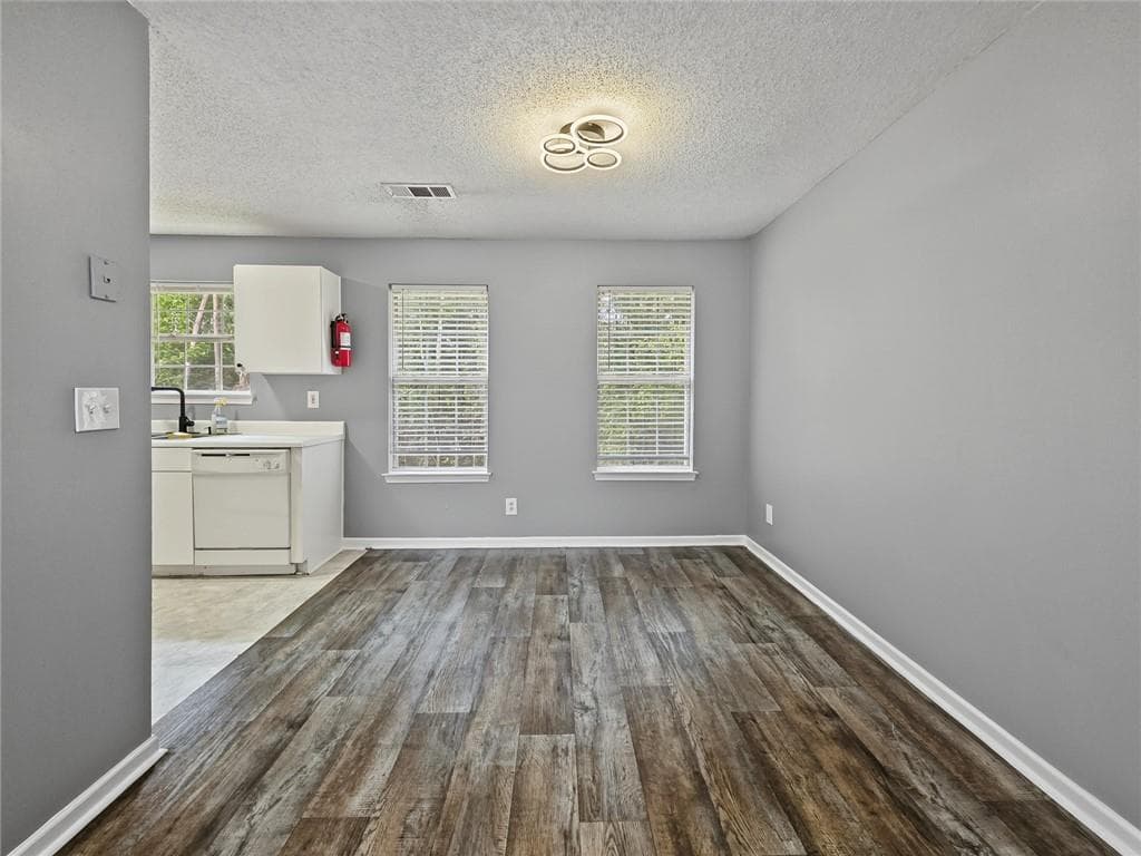 3 bedroom, 2 bathroom, 1,680 sq ft single family residence for sale at 6195 Idlewood Circle, Lithonia, GA 30038 — photo 7