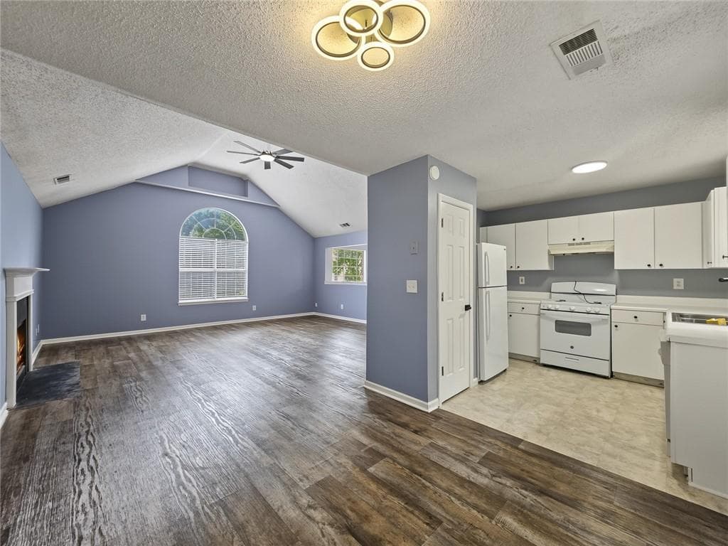 3 bedroom, 2 bathroom, 1,680 sq ft single family residence for sale at 6195 Idlewood Circle, Lithonia, GA 30038 — photo 8