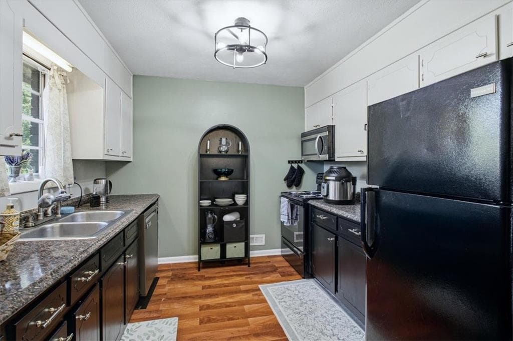 3 bedroom, 2 bathroom, 1,170 sq ft single family residence for sale at 950 Meadowbrook Lane, Conyers, GA 30012 — photo 9