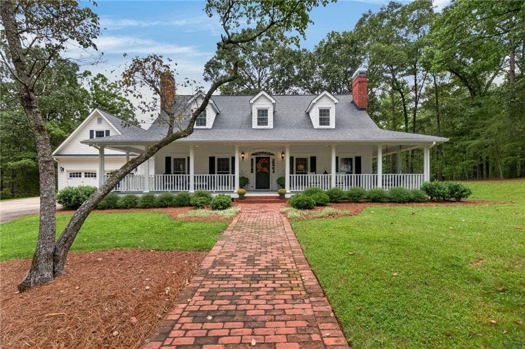 4 bedroom, 3 bathroom, 3,435 sq ft single family residence for sale at 7400 Banks Mill Road, Douglasville, GA 30135 — photo 3