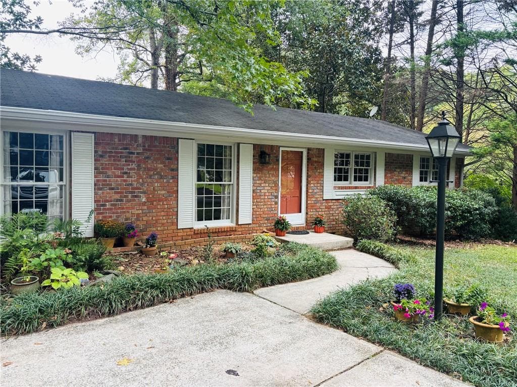 3 bedroom, 2 bathroom, 1,432 sq ft single family residence for sale at 1552 Edinburgh Drive, Tucker, GA 30084