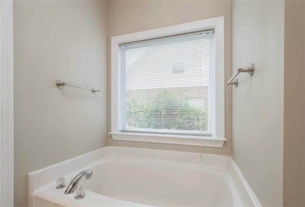 3 bedroom, 2 bathroom, 1,947 sq ft single family residence for sale at 560 Golden Meadow Drive, Mcdonough, GA 30252 — photo 8