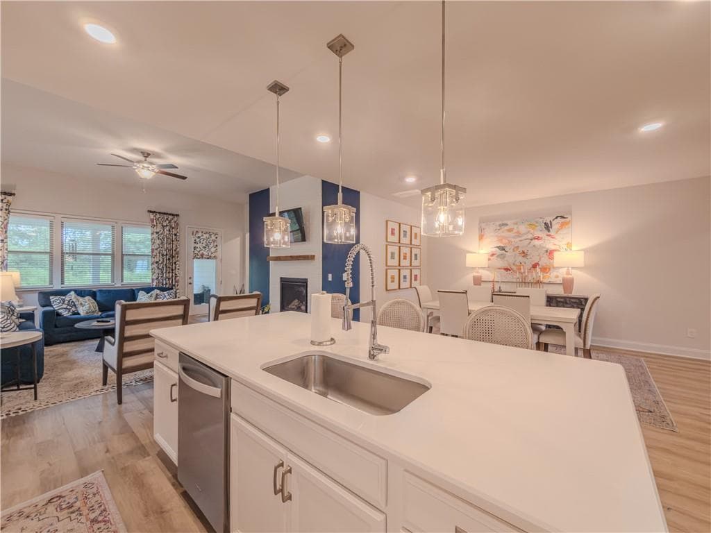 3 bedroom, 2 bathroom, 2,097 sq ft single family residence for sale at 2481 Knob Creek Road, Snellville, GA 30078 — photo 8