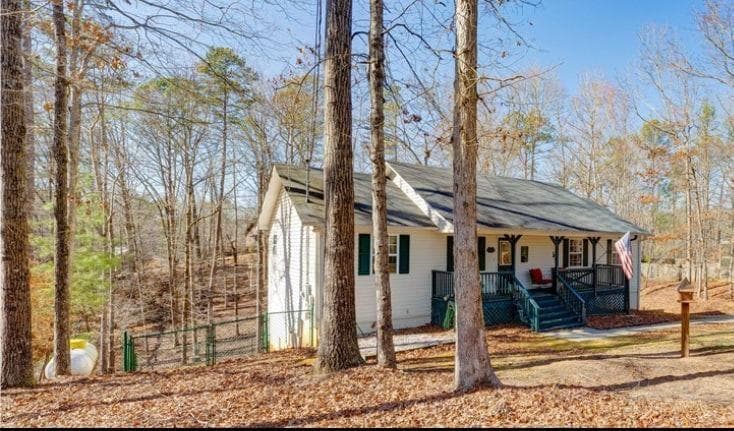 3 bedroom, 2 bathroom, 2,704 sq ft single family residence for sale at 472 Eagle Mountain Drive, Ellijay, GA 30540 — photo 2