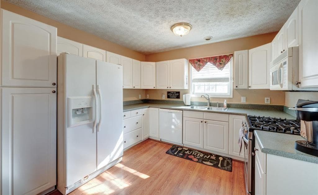 3 bedroom, 2 bathroom, 2,704 sq ft single family residence for sale at 472 Eagle Mountain Drive, Ellijay, GA 30540 — photo 7