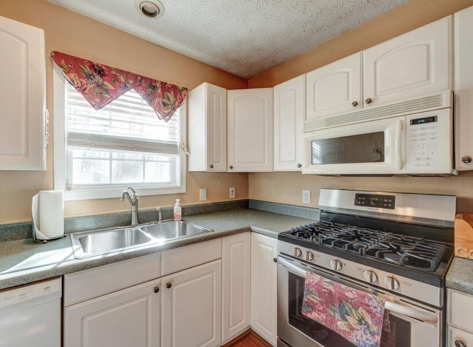 3 bedroom, 2 bathroom, 2,704 sq ft single family residence for sale at 472 Eagle Mountain Drive, Ellijay, GA 30540 — photo 8