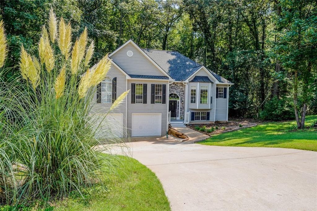 4 bedroom, 3 bathroom, 2,811 sq ft single family residence for sale at 4340 Mapleton Way, Cumming, GA 30028 — photo 2