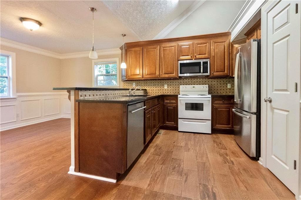 4 bedroom, 3 bathroom, 2,200 sq ft single family residence for sale at 5507 Riverside Drive, Sugar Hill, GA 30518 — photo 5
