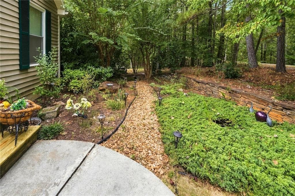 5 bedroom, 3 bathroom, 3,154 sq ft single family residence for sale at 226 Arrow Wood Drive, Waleska, GA 30183 — photo 5