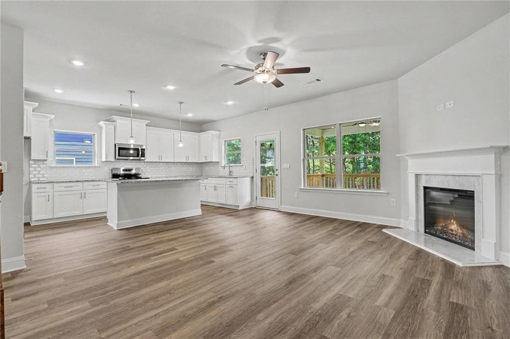 6 bedroom, 5 bathroom, 2,628 sq ft single family residence for sale at 426 Magnolia Grove Place, Cornelia, GA 30531 — photo 6