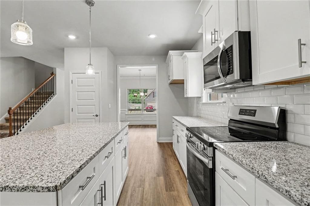 6 bedroom, 5 bathroom, 2,628 sq ft single family residence for sale at 426 Magnolia Grove Place, Cornelia, GA 30531 — photo 7