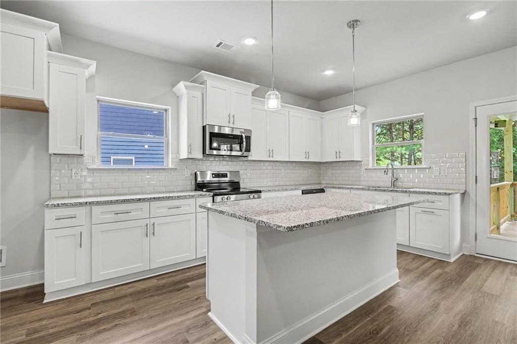 6 bedroom, 5 bathroom, 2,628 sq ft single family residence for sale at 426 Magnolia Grove Place, Cornelia, GA 30531 — photo 8