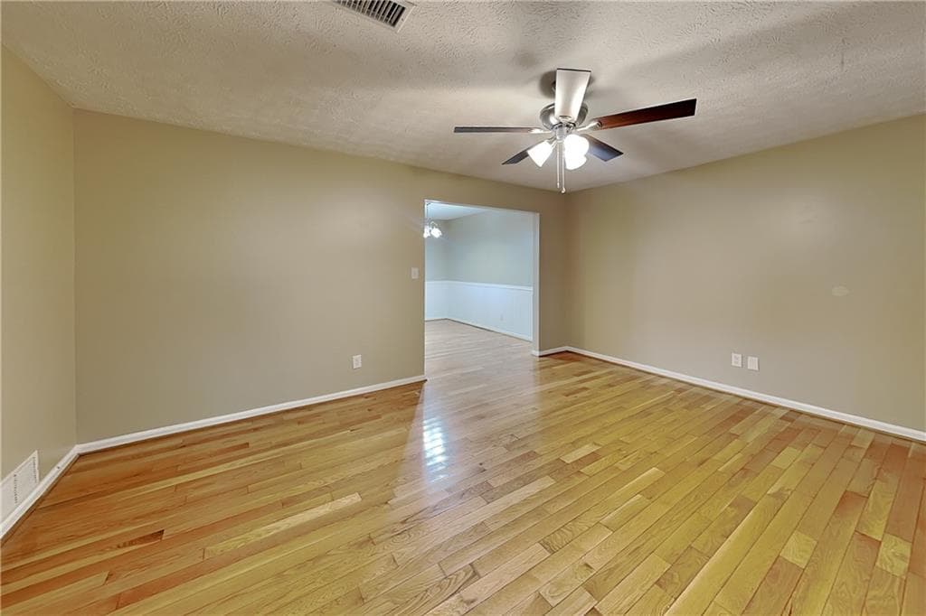 4 bedroom, 3 bathroom, 2,164 sq ft single family residence for rent at 350 Ivy Mill Court, Roswell, GA 30076 for $2,975 a month — photo 4