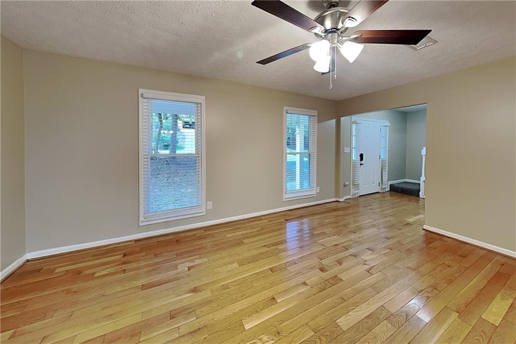 4 bedroom, 3 bathroom, 2,164 sq ft single family residence for rent at 350 Ivy Mill Court, Roswell, GA 30076 for $2,975 a month — photo 5