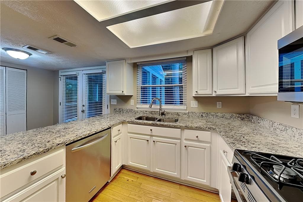 4 bedroom, 3 bathroom, 2,164 sq ft single family residence for rent at 350 Ivy Mill Court, Roswell, GA 30076 for $2,975 a month — photo 6