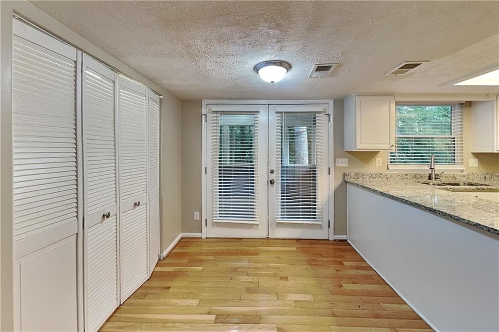 4 bedroom, 3 bathroom, 2,164 sq ft single family residence for rent at 350 Ivy Mill Court, Roswell, GA 30076 for $2,975 a month — photo 7