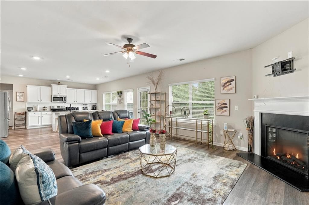 5 bedroom, 3 bathroom, 3,413 sq ft single family residence for sale at 1168 Gaines Street, Jonesboro, GA 30238 — photo 5