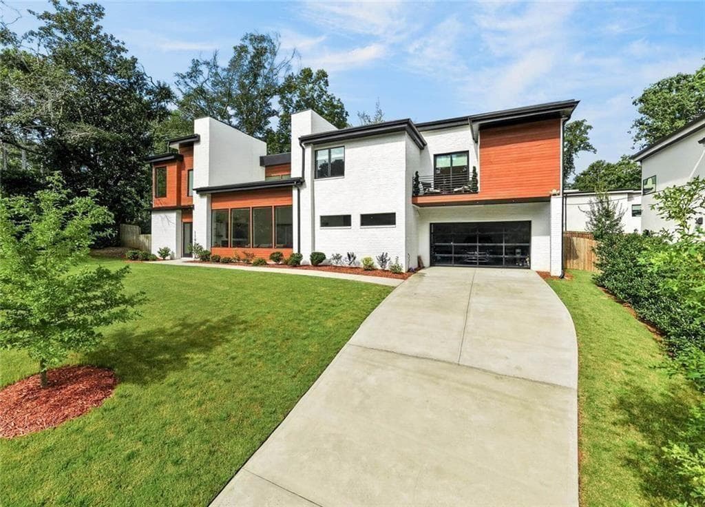 5 bedroom, 5 bathroom, 3,316 sq ft single family residence for sale at 1192 Bernadette Lane, Atlanta, GA 30329 — photo 2