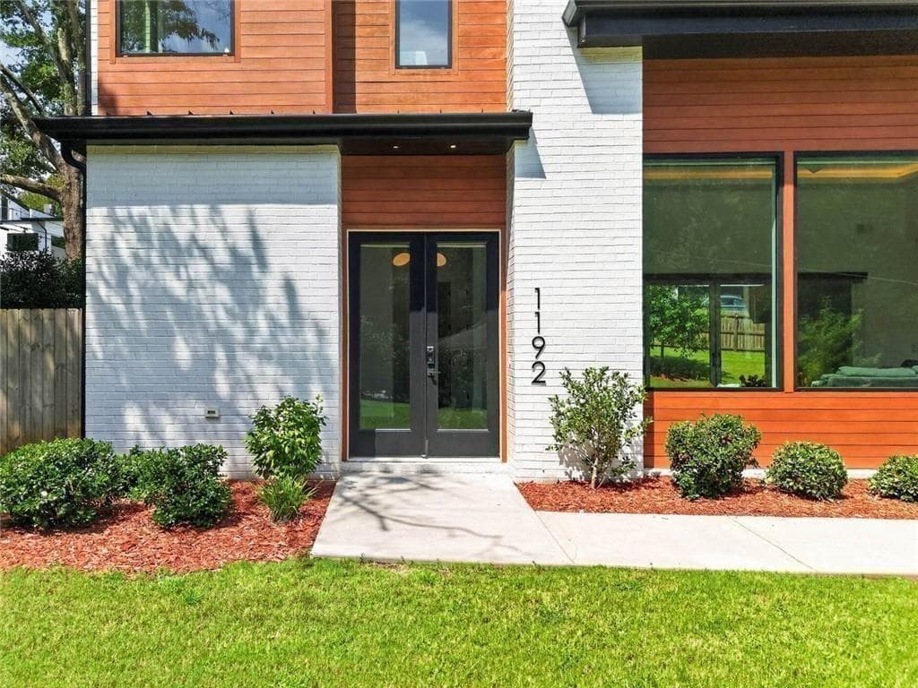 5 bedroom, 5 bathroom, 3,316 sq ft single family residence for sale at 1192 Bernadette Lane, Atlanta, GA 30329 — photo 5