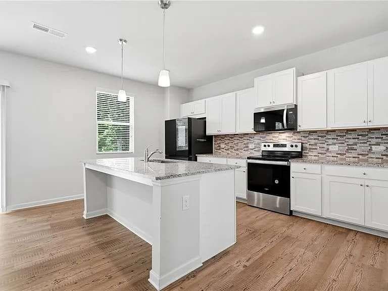 5 bedroom, 3 bathroom, 2,884 sq ft single family residence for rent at 384 Summerwood Lane, Dawsonville, GA 30534 for $2,800 a month — photo 9