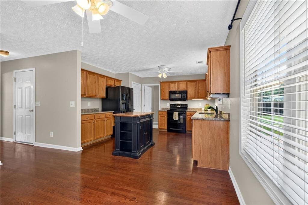 4 bedroom, 3 bathroom, 3,176 sq ft single family residence for sale at 17 Creekview Court, Acworth, GA 30101 — photo 8