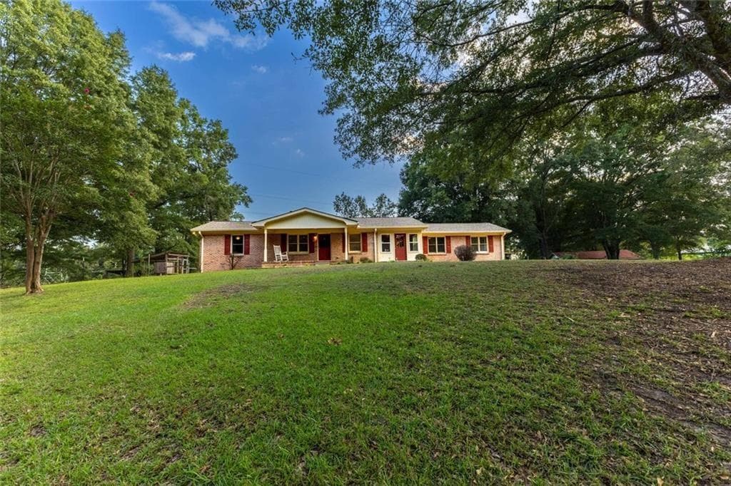 3 bedroom, 2 bathroom, 2,174 sq ft single family residence for sale at 8410 Cleckler Road, Palmetto, GA 30268 — photo 2