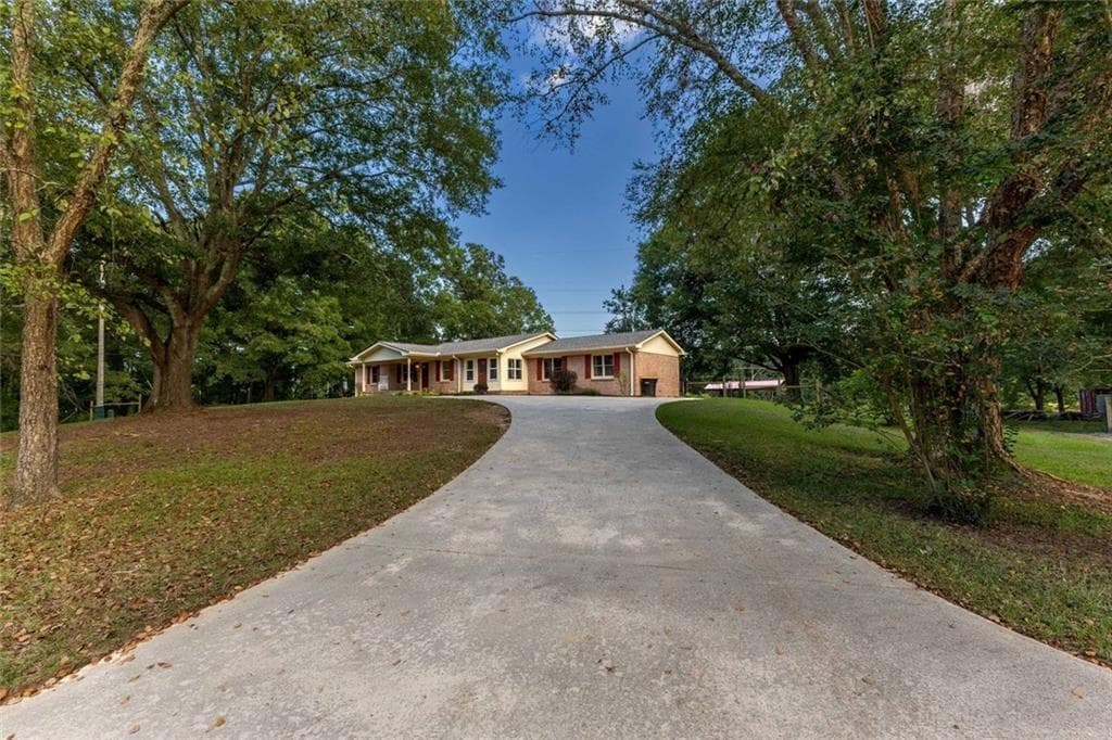3 bedroom, 2 bathroom, 2,174 sq ft single family residence for sale at 8410 Cleckler Road, Palmetto, GA 30268 — photo 3