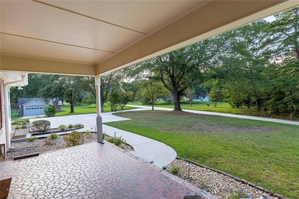 3 bedroom, 2 bathroom, 2,174 sq ft single family residence for sale at 8410 Cleckler Road, Palmetto, GA 30268 — photo 5